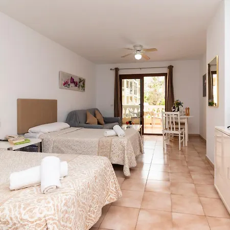 Tranquil Castle Harbour * Los Cristianos (Tenerife)